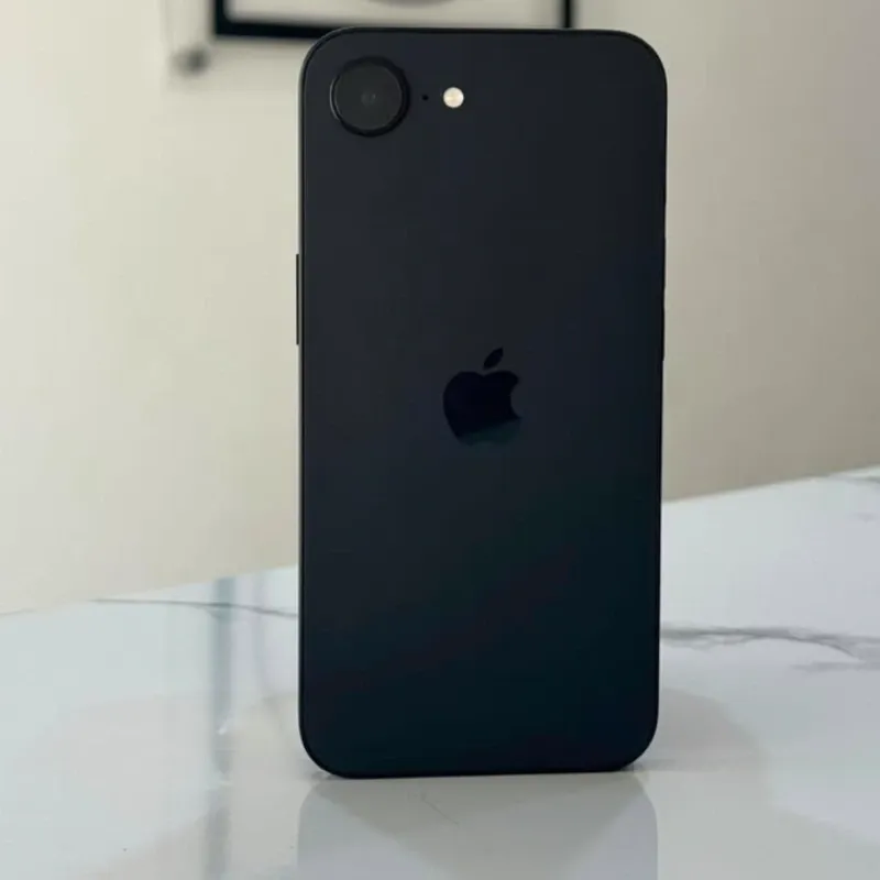 IPhone 16e de 128 GB (Libre por RSIM, 100% Batería) 47 ciclos de carga. Pantalla reemplazada por original