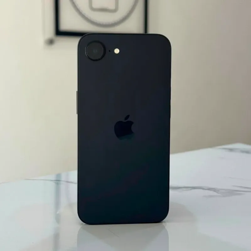 IPhone 16e de 128 GB (Libre por RSIM, 100% Batería) 47 ciclos de carga. Pantalla reemplazada por original