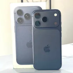 IPhone 17 Pro de 256 GB (Versión ESIM, 100% Batería) 142 ciclos de carga.