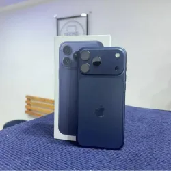 IPhone 17 Pro Max de 256 GB (Versión ESIM) 76 ciclos de carga.