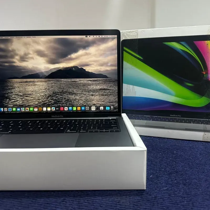 MacBook Pro Chip M2 (13 Pulgadas, 8 GB RAM, 256 GB, 100% Batería) 4 ciclos de carga 