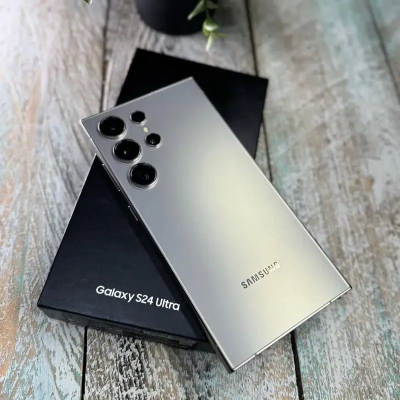 Samsung S24 Ultra (Dual-Sim) de 12 GB RAM con 512 GB
