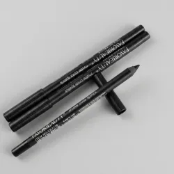 Lápiz de ojo negro