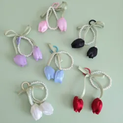 Llaveros / Bag Charms de Tulipanes de Satén con Cadena de Perlas