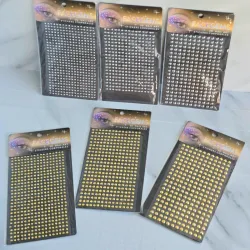 Piedras doradas y plateadas