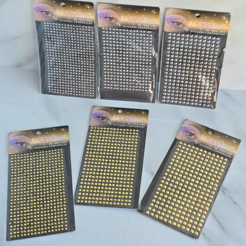 Piedras doradas y plateadas