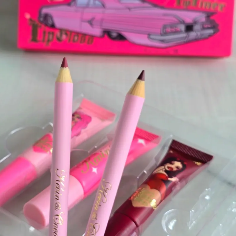 Set de brillos y delineadores de labios