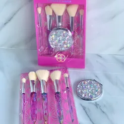 Set de brochas y espejo