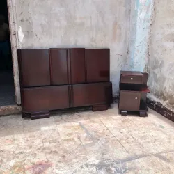 Cama camera una mesita