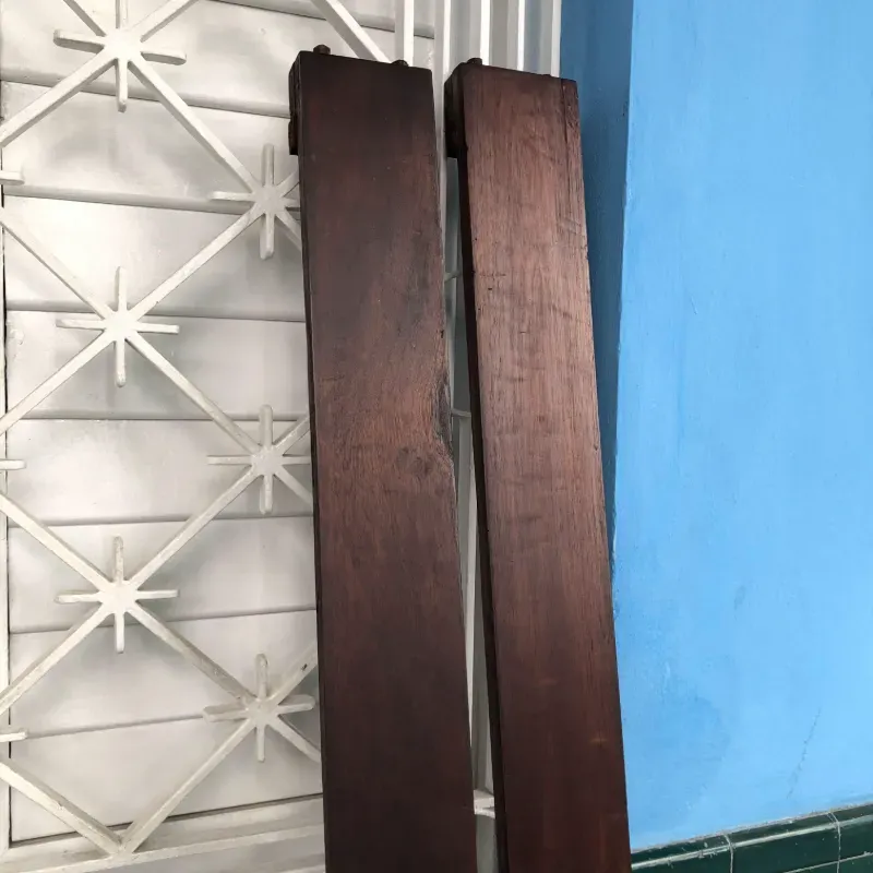 Cama personal con mesita