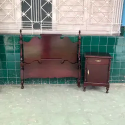 Cama personal con mesita
