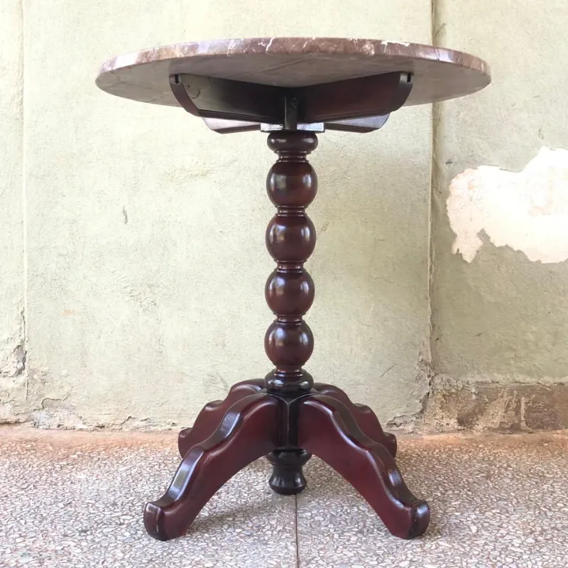 Mesa con mármol