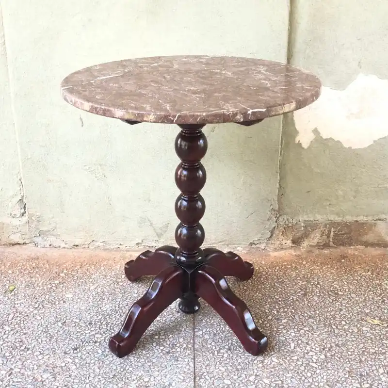 Mesa con mármol