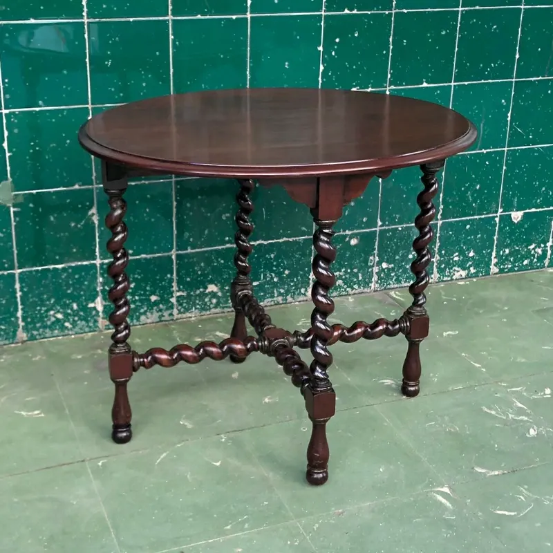 Mesa ovalada