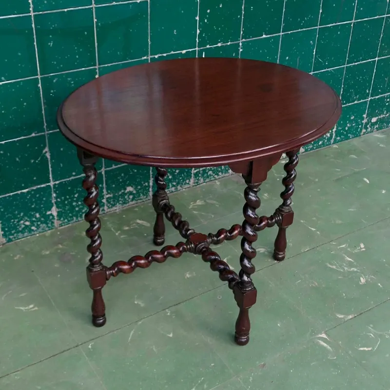 Mesa ovalada