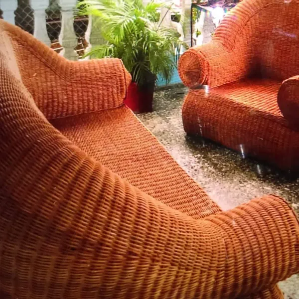 Bellos muebles de mimbre hechos a mano 