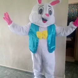 Animación de conejita para entrega de regalos. 