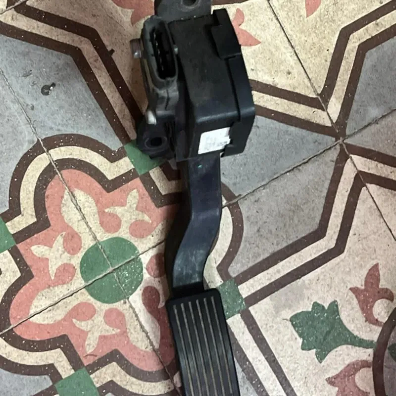 Pedal de acelerador KIA PICANTO AUTOMATICO 2012