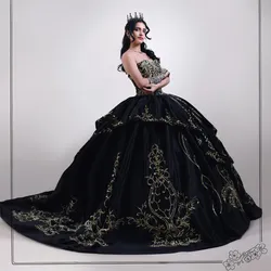 Vestido Color Negro con Detalles en Dorado