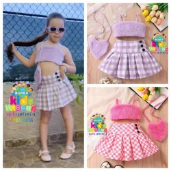 Conjunto  de saya cuadros + top de peluche y cartera de corazón 