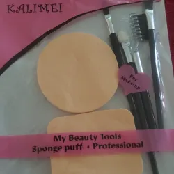 Estuche de esponjitas y mini brochitas de maquillaje