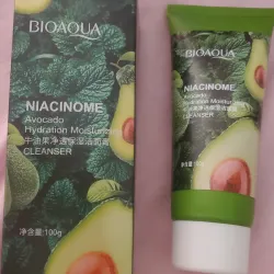 Limpiador facial en Gel de Aguacate y Niacinamida