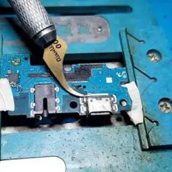 Cambio de puerto de carga móvil gama media - baja