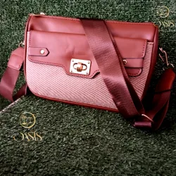 Cartera bandolera carmelita con mezclilla