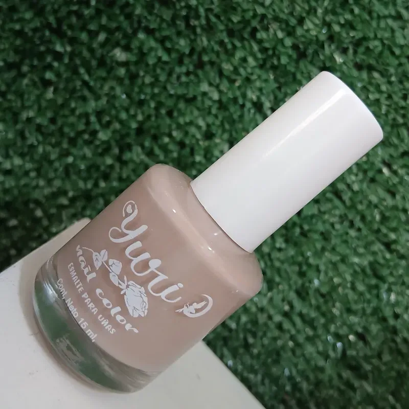 Pintura de uña natural beige claro