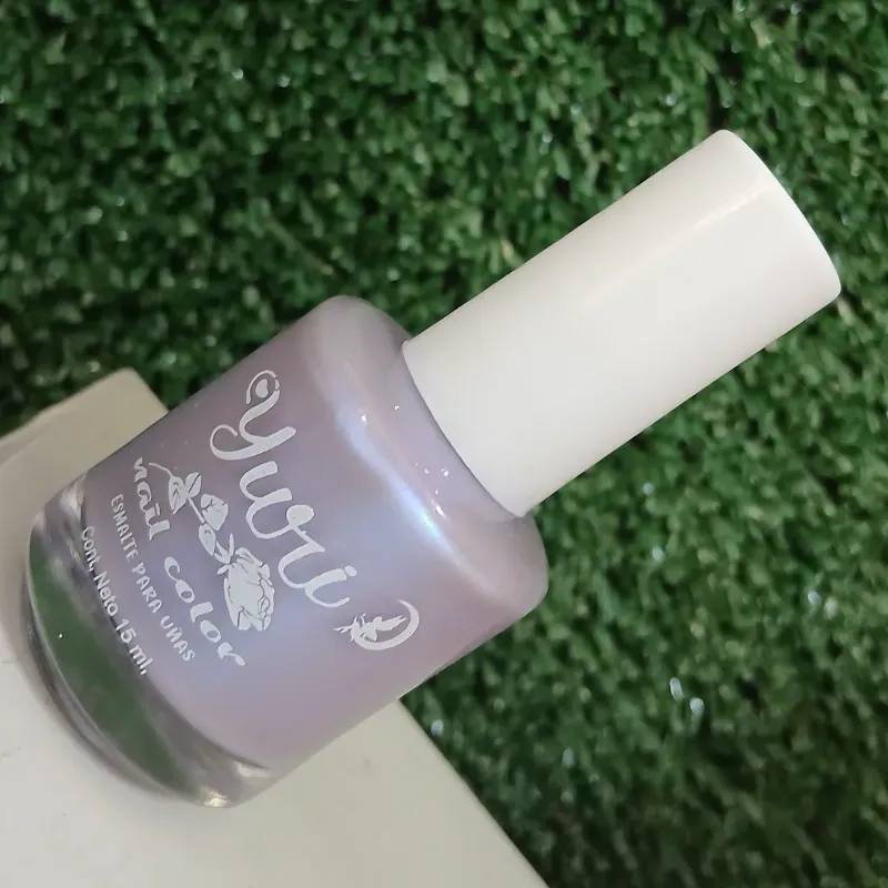 Pintura de uña natural malva tornasol