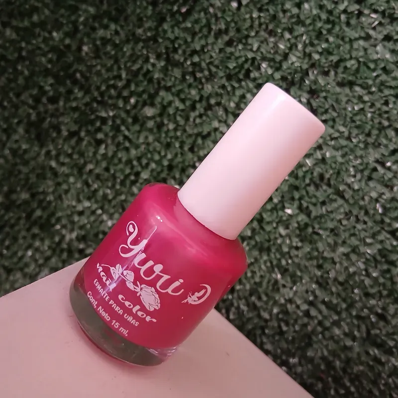Pintura de uña natural rosado oscuro perlado