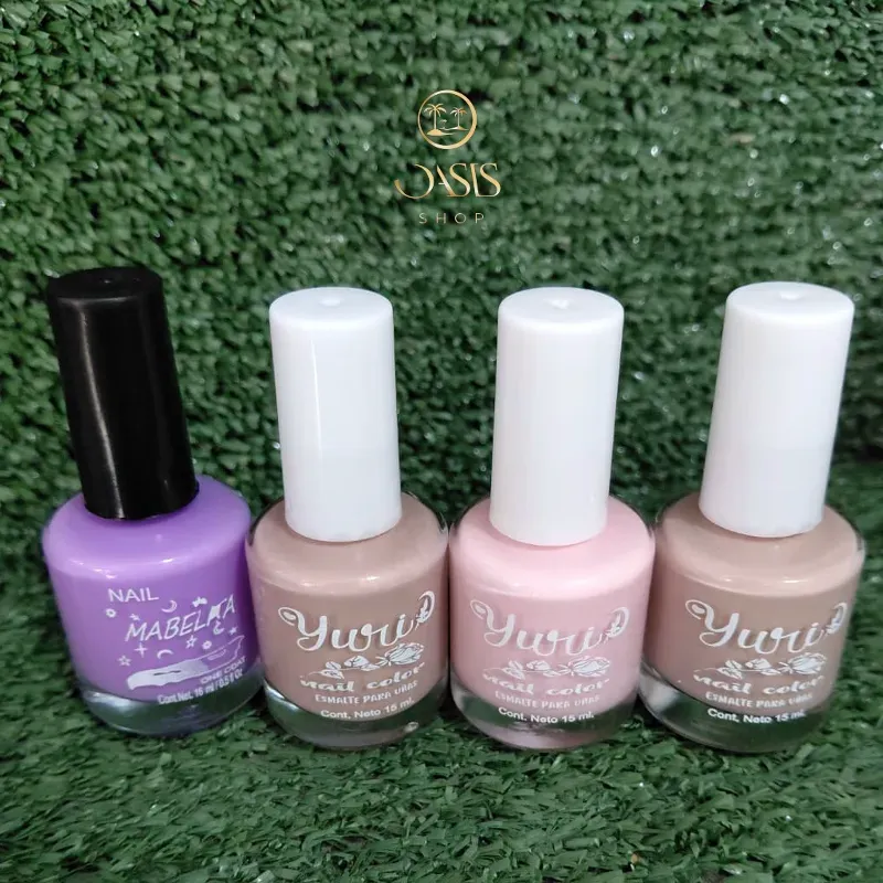 Pinturas de uñas naturales tonos morado, beige, rosa claro y beige claro