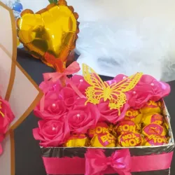 Caja con rosas y bombones 