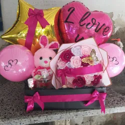 Caja grande con ramo, peluche y perfume 