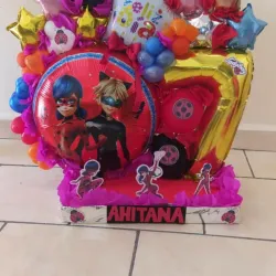 Caja sorpresa con globos para niñas