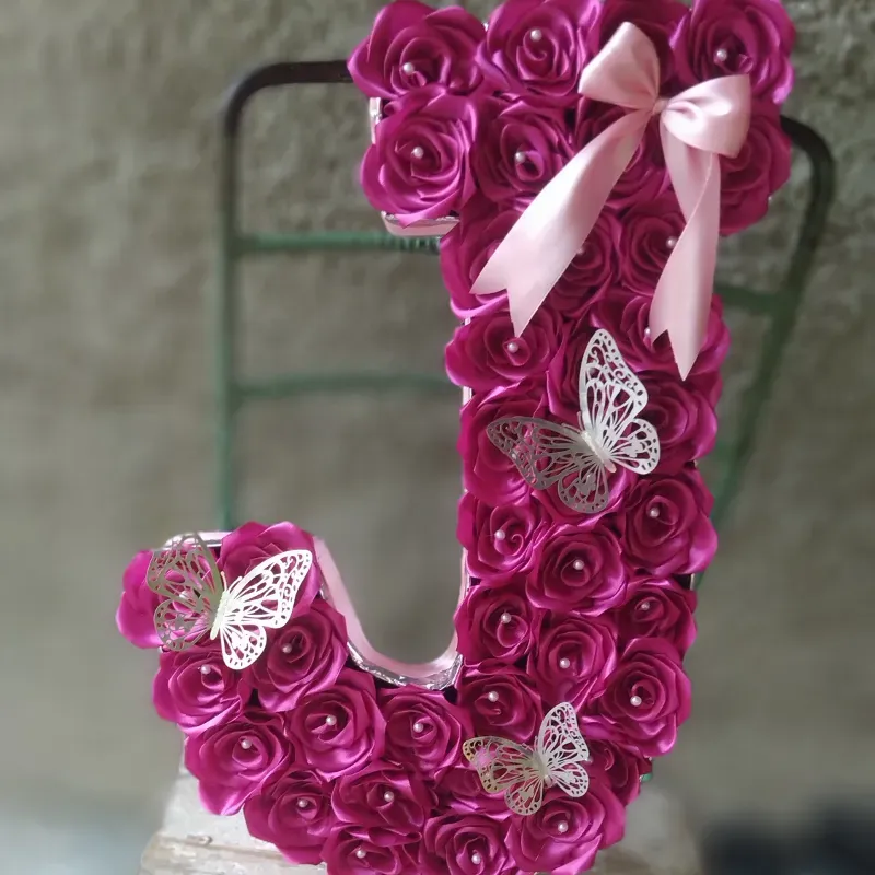 Inicial con rosas 