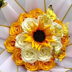 Ramo de rosas y girasol