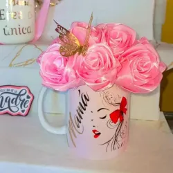 Taza con rosas para mamá