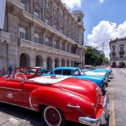 Autos clásicos, modernos o descapotables en Cuba