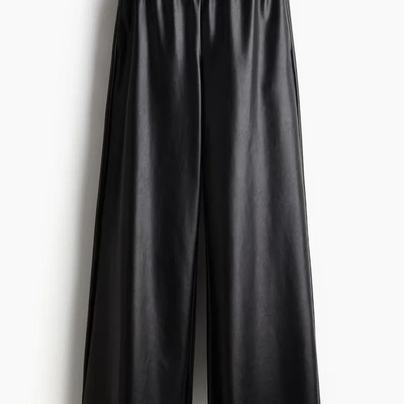 Pantaloneta en charol 