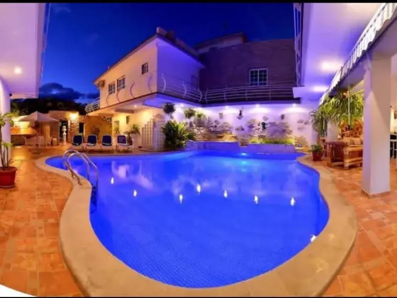 RENTAS CON PISCINA