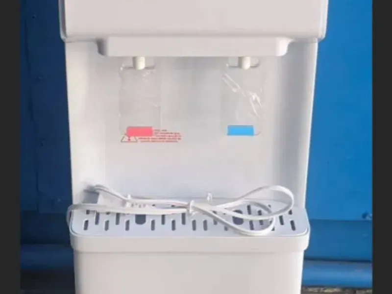 DISPENSADOR DE AGUA 