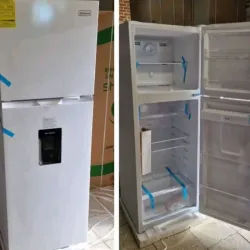 Refrigerador Royal Premium 11.7 pies con dispensador de agua