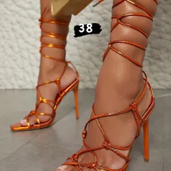 Tacones color naranja metálico 