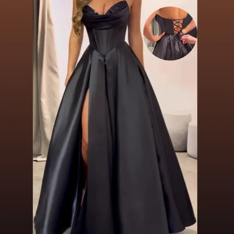 Vestido corset y gran falda 