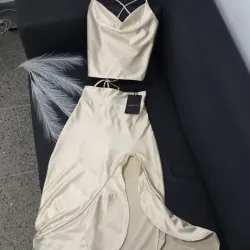 Cjnto elegante top drapeado saya vuelo y abertura