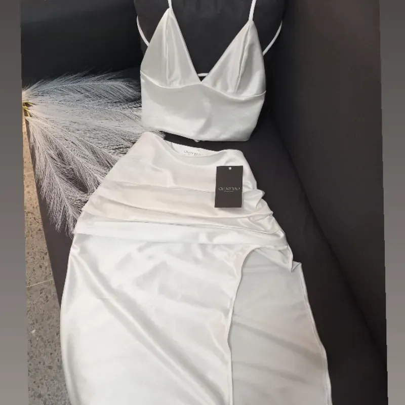 Conjunto saya larga cin abertura y pliegues 