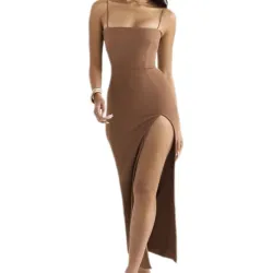 Vestido con abertura 