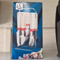 Juego de cucharas y cuchillos