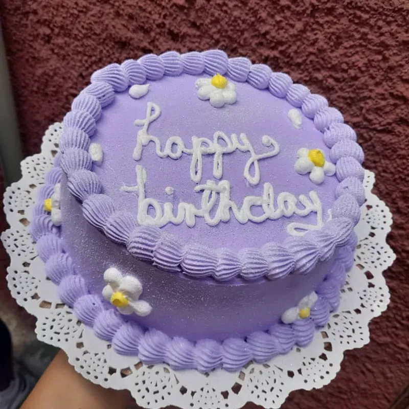 Cake de capuchino relleno de dulce de leche. 